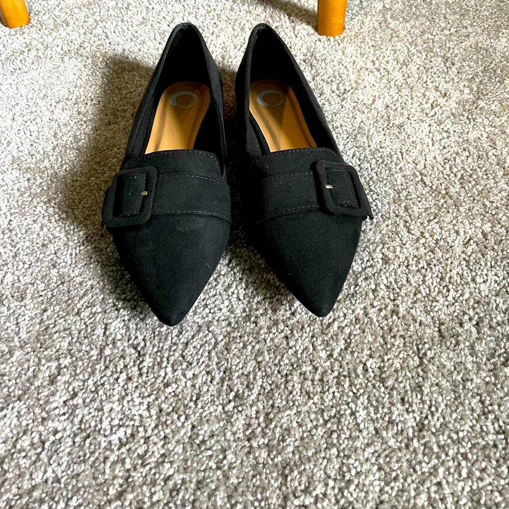 Pointed toe flats